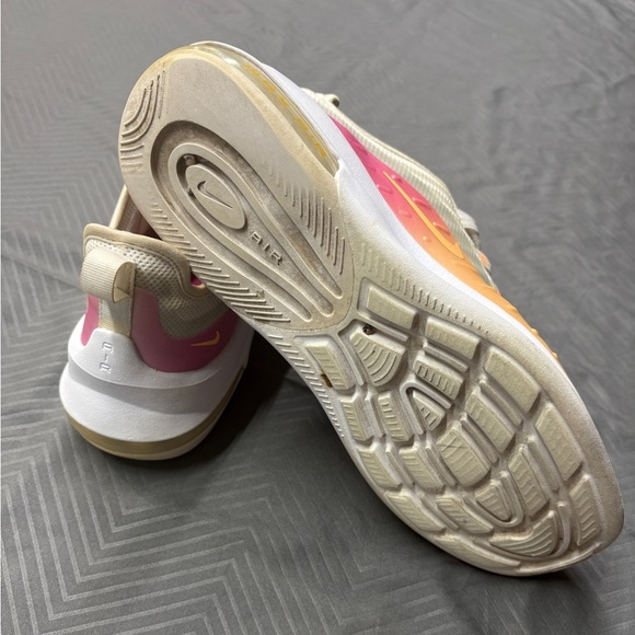 Nike Women's Air Max Axis Melon Tint Shoes Size 9.5 - Picture 9 of 9